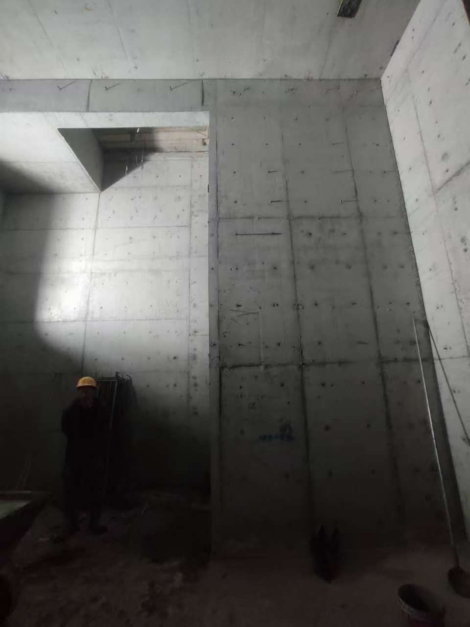 石嘴山墙上开槽钢筋断了有影响吗